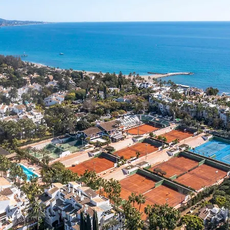 Apartment Vacation I Puente Modern Apt, Location In Town, Walk To The Beach, Parking And Swimming Pool
