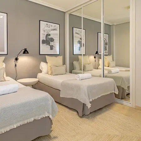 Vacation I Puente Modern Apt, Location In Town, Walk To The Beach, Parking And Swimming Pool Apartment