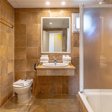 Apartment Vacation I Puente Modern Apt, Location In Town, Walk To The Beach, Parking And Swimming Pool *