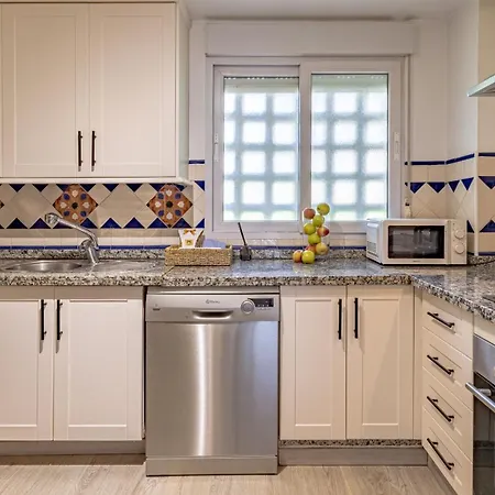 Vacation I Puente Modern Apt, Location In Town, Walk To The Beach, Parking And Swimming Pool Marbella