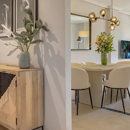 Apartment Vacation I Puente Modern Apt, Location In Town, Walk To The Beach, Parking And Swimming Pool