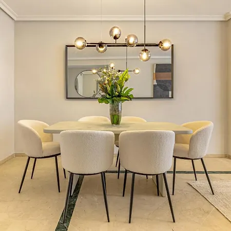 Apartment Vacation I Puente Modern Apt, Location In Town, Walk To The Beach, Parking And Swimming Pool Marbella