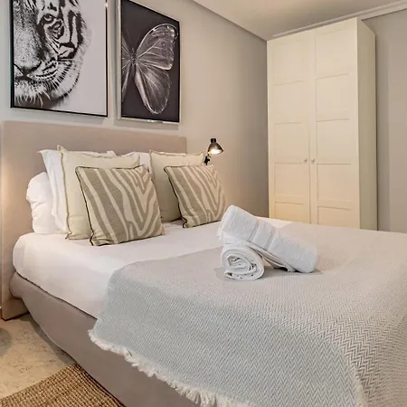 Vacation I Puente Modern Apt, Location In Town, Walk To The Beach, Parking And Swimming Pool Apartment *