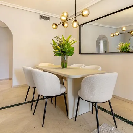 Vacation I Puente Modern Apt, Location In Town, Walk To The Beach, Parking And Swimming Pool Marbella