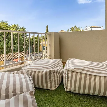 Apartment Vacation I Puente Modern Apt, Location In Town, Walk To The Beach, Parking And Swimming Pool