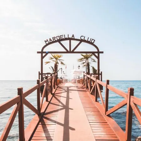 Vacation I Puente Modern Apt, Location In Town, Walk To The Beach, Parking And Swimming Pool Marbella