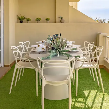 Apartment Vacation I Puente Modern Apt, Location In Town, Walk To The Beach, Parking And Swimming Pool