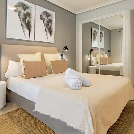 Apartment Vacation I Puente Modern Apt, Location In Town, Walk To The Beach, Parking And Swimming Pool *