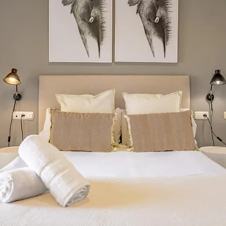 Vacation I Puente Modern Apt, Location In Town, Walk To The Beach, Parking And Swimming Pool Marbella