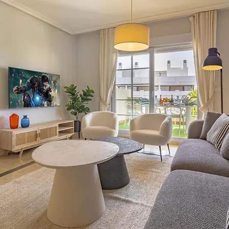 Vacation I Puente Modern Apt, Location In Town, Walk To The Beach, Parking And Swimming Pool Apartment Marbella